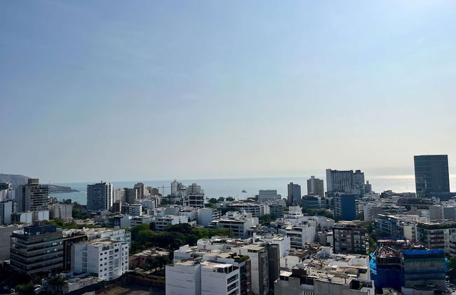 Elegant 3BR Duplex With Balcony in Miraflores - Photo 4