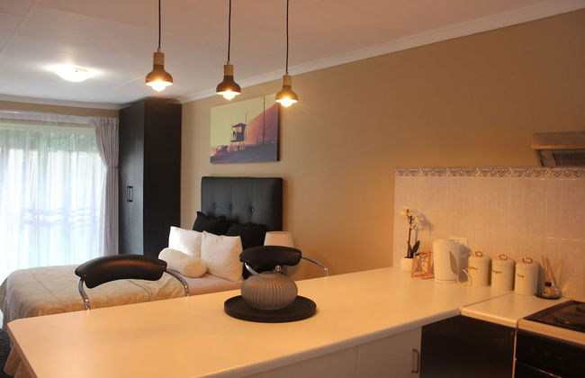 Chic & Serene 1-Bed Haven in Roodepoort - Photo 1