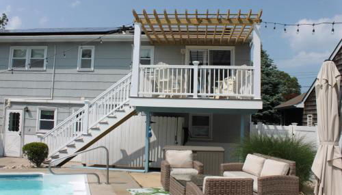 Gorgeous beach house with large pool & private beach, just 3 blocks away!! - Foto 2