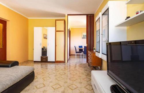 Two Bedroom Apartment with Terrace - Foto 2