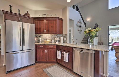 half Mi to Lake Family Home with Hot Tub in Goodyear - Foto 11