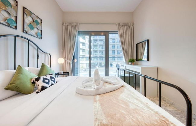 Elite LUX Holiday Homes - Stylish 1 BR Pool World Class Gym in Dubai South - Photo 12