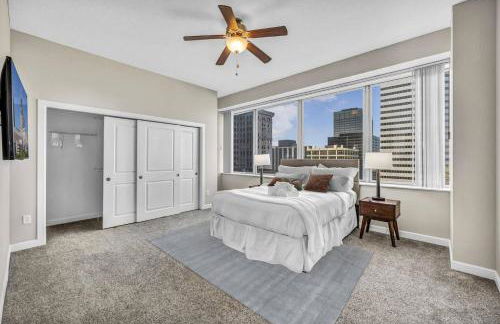 14th Floor Lux Downtown Condo w/ LAKE VIEWS & Gym - Photo 30