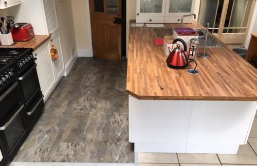 The Seagulls 3 Bedroom House with Parking Weymouth - Photo 2