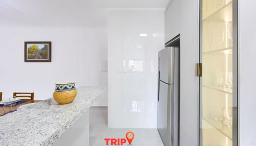 Apartamento espaçoso com ar condicionado e Wi-fi, a 100 metros da praia - Edifício Estoril - Foto 2