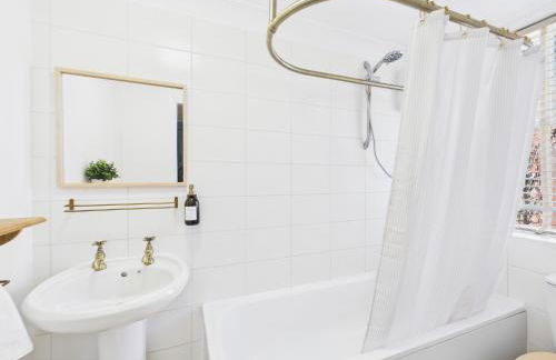 Cosy Chester Cottage - Quaint Stay Sleeps 2-5 - Photo 14