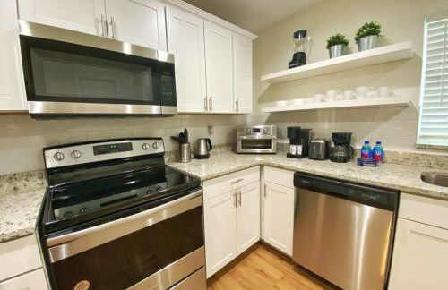 *NEW*Sunshine Gorgeous- 3BD/2BA -Private Backyard! - Foto 1