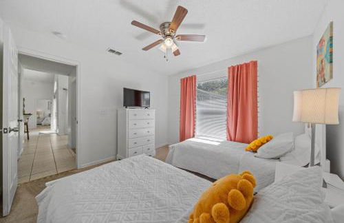 Stunning 4-bedroom Villa w/ Pool - Close to Disney Parks and Gulf Courses! - Photo 29