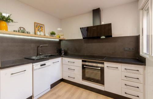 Arena Marina - Pool and relaxation near the airport - Foto 34