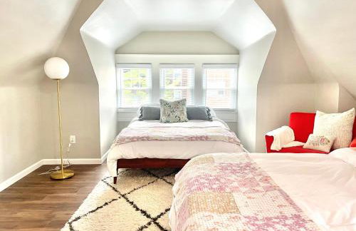 3 story, 100 year-old home, 4BR, 3 king & 2 queen beds - Foto 14