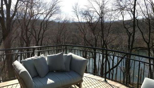 Exquisite Sunny Cabin Rental with a Hot Tub in Front Royal, Virginia - Photo 4