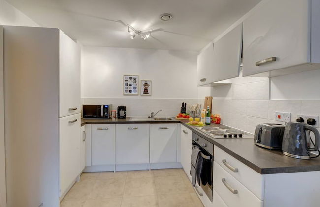 Lovely Flat in Kiln Close With Free Parking - Photo 65