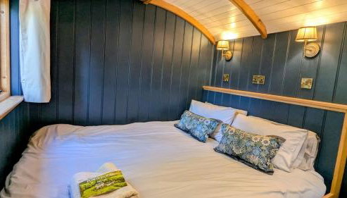 Boutique Shepherd Hut w Private Garden & Outdoor Bath - Foto 3