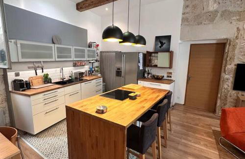 Chic Renovation of Medieval Monastery - Foto 1