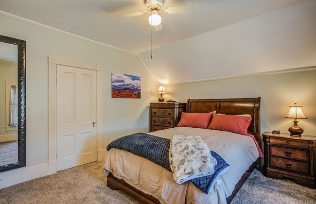 5bddowntown Victorian Charmhot Tub, Firepit - Photo 7