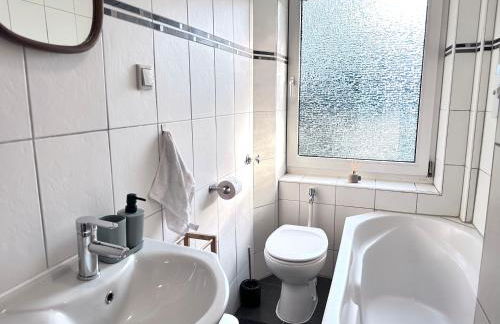 RtR Herne - For up to 5 Guests - 3 Bedrooms - Parking - Modern - Central - Fully Equipped - Foto 10