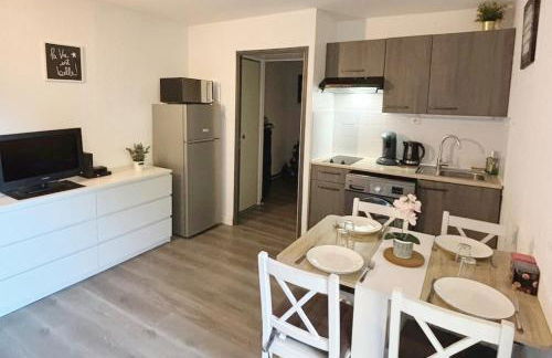 Charmant studio tout équipé à 100m de la plage, clim, terrasse, parking, Wifi, linge de maison inclus - Foto 2