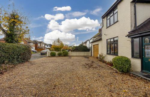Meadow House with Driveway Parking, Spacious Garden, Fast Wifi and Smart TVs by Yoko Property - Foto 32