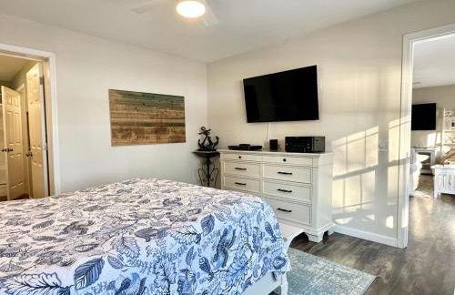 Waterfront Family & Pet Friendly Home with Hot Tub "Sandpiper Shores" - Foto 23