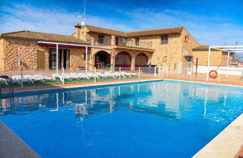 Casa Rural El Abuelo Mauri en Toledo ,finca privada sin vecinos, piscina y total libertad - Photo 1