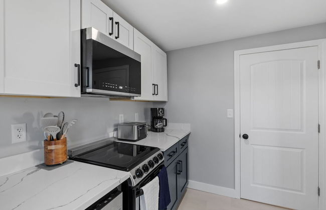 Modern Cottage Perfect For Winter Rental - Photo 4