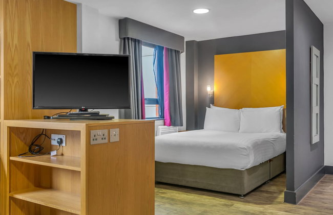 Roomzzz Leeds City West - Foto 17