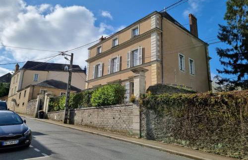 Grande maison familiale plein centre vieux Laval - Foto 8