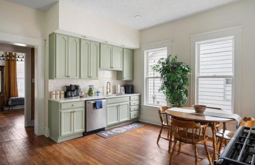 Prime Derby Location - Firepit - Yard - Family Friendly - Foto 13