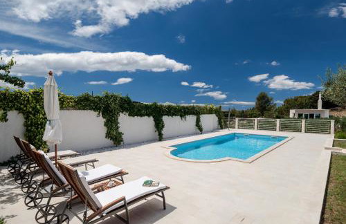 Villa Lilin San - Photo 1