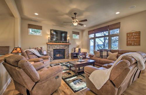 Sugar Bear Lodge with Game Room - 5 Mi to Village! - Foto 1