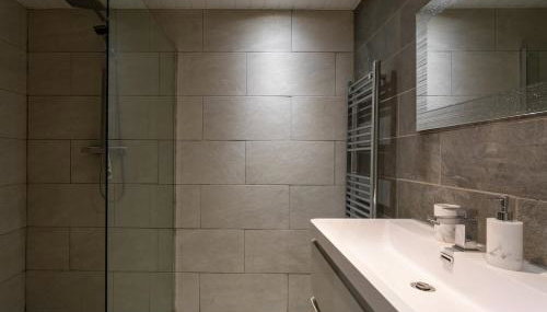 Brand New 5 Bed Home With Snooker Table, Wolverhampton - Foto 4