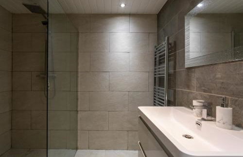 Brand New 5 Bed Home With Snooker Table, Wolverhampton - Foto 4