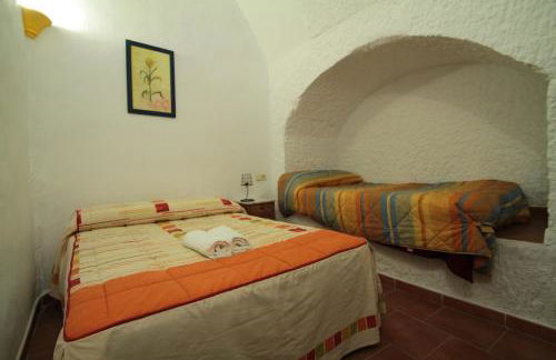 Cuevas la Chumbera - Photo 29