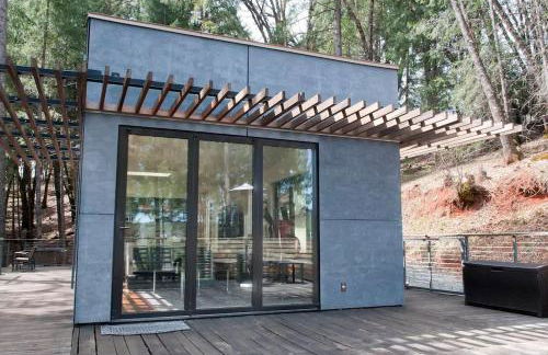 Stunning and Secluded Lakeside Getaway in the Grass Valley of California - Foto 1