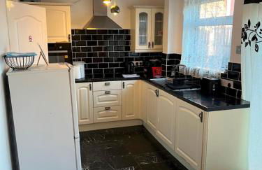Comfortable 2-Bed Flat in Heart of Tyne Wear - Pass the Keys - Foto 43