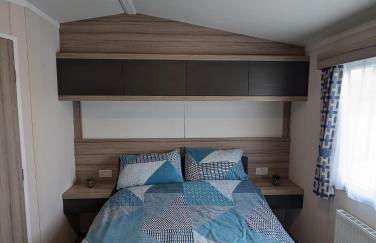 Pet friendly Holiday Home located at 5 Star award winning Shorefield Country Park - within walking distance to Milford on sea Beach - Photo 9