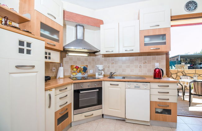 Cozy Family Home Near the Beach - Photo 15