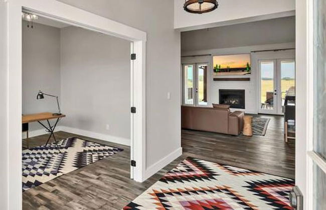 New Luxury Texas Farmhouse - Photo 68