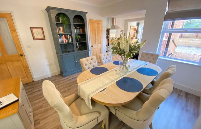 Luxurious Victorian Villa With Parking, Sleeps six - Photo 23