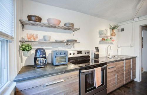 Historic 1Bdrm - Parking - Walk to Restaurants & Westport! - Photo 3