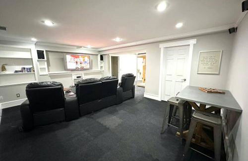 Cheerful 4 bedroom home w/ fireplace & game room - Foto 33
