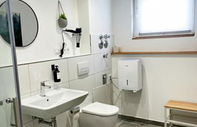 1,5-Zimmer, Top ausgestattet, 4 Pers, Souterrain, Self Check-in, Parkplatz, Netflix & Amazon Prime - Foto 18