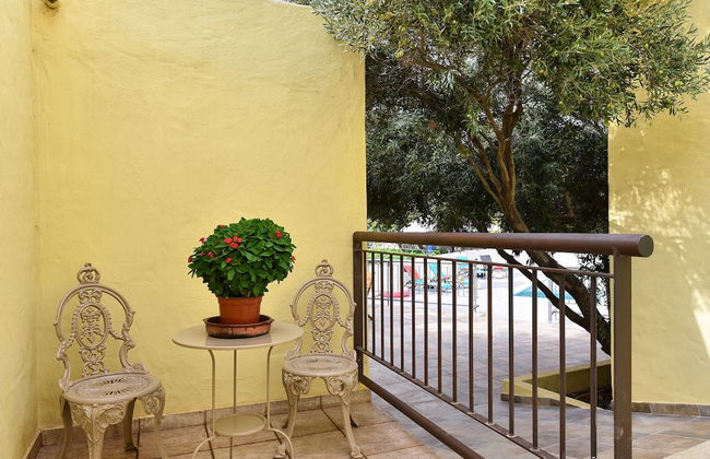 Authentic Holiday Home, Ground Floor Level, With Private Pool and Large Terrace - Foto 13