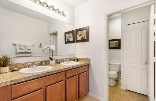 Lux Escape: Private Pool, Game Room & Near Disney - Foto 40