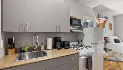 City Chic 2nd flr Studio w Enclosed Private Porch - Foto 5