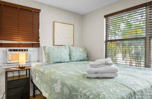 Cozy 2BR Retreat w/ Outdoor Deck - Photo 15