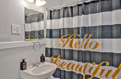 2BR Farmhouse Apt Near Everything - 2nd Floor - Foto 25