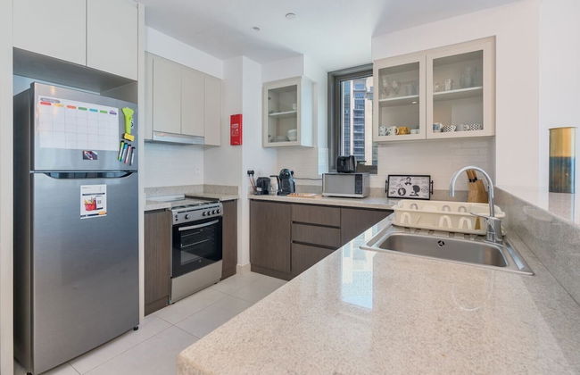 New! Luxurious Living Dubai Creek Balcony & View - Photo 11