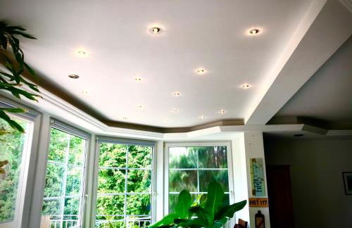 Große & voll ausgestattete Apartments, Studios, Doppelzimmer, Workspace, Parkplatz, Netflix, Prime & schnelles Wifi in ruhiger Lage mit Garten - Foto 32