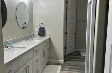 Beautiful New construction home - New Pool & Spa! - Foto 11